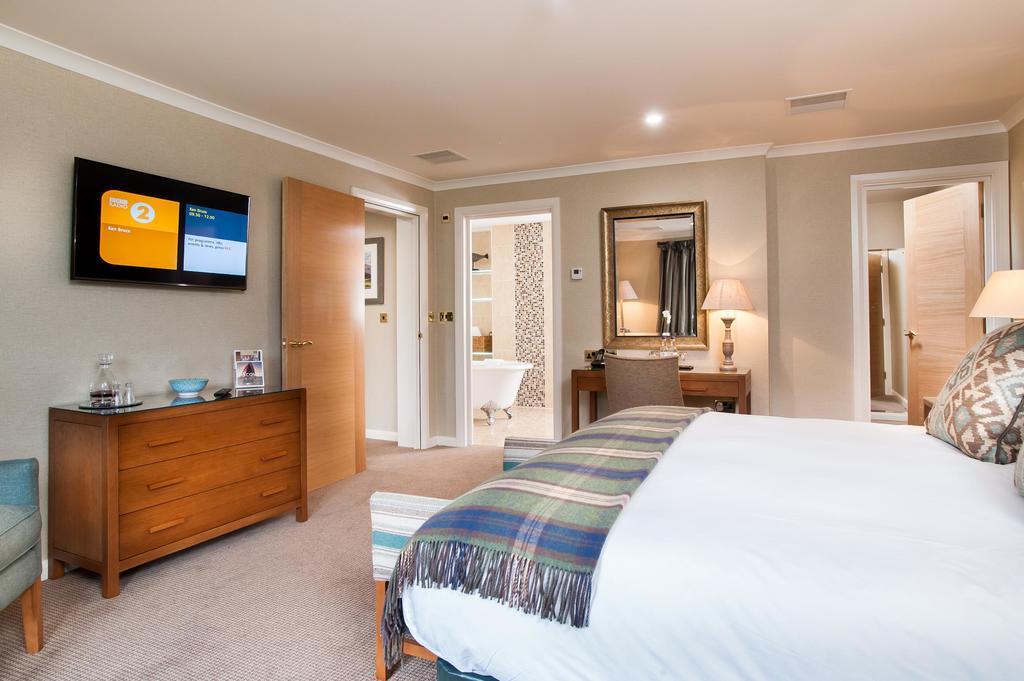 Parkway Hotel & Spa Cwmbran Bagian luar foto