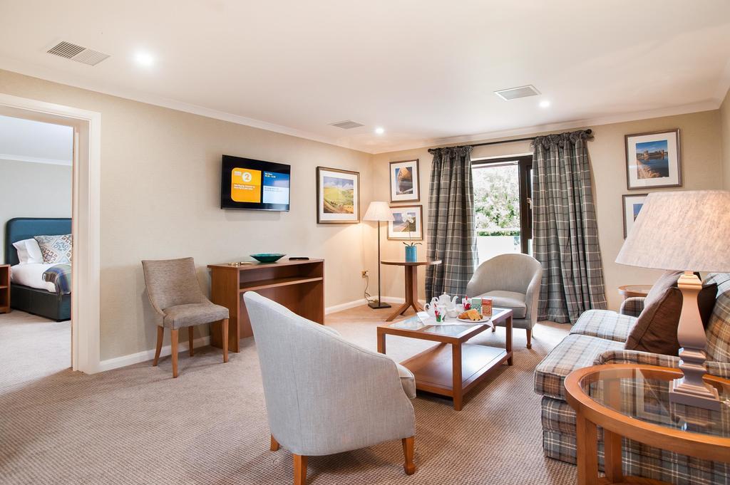 Parkway Hotel & Spa Cwmbran Bagian luar foto
