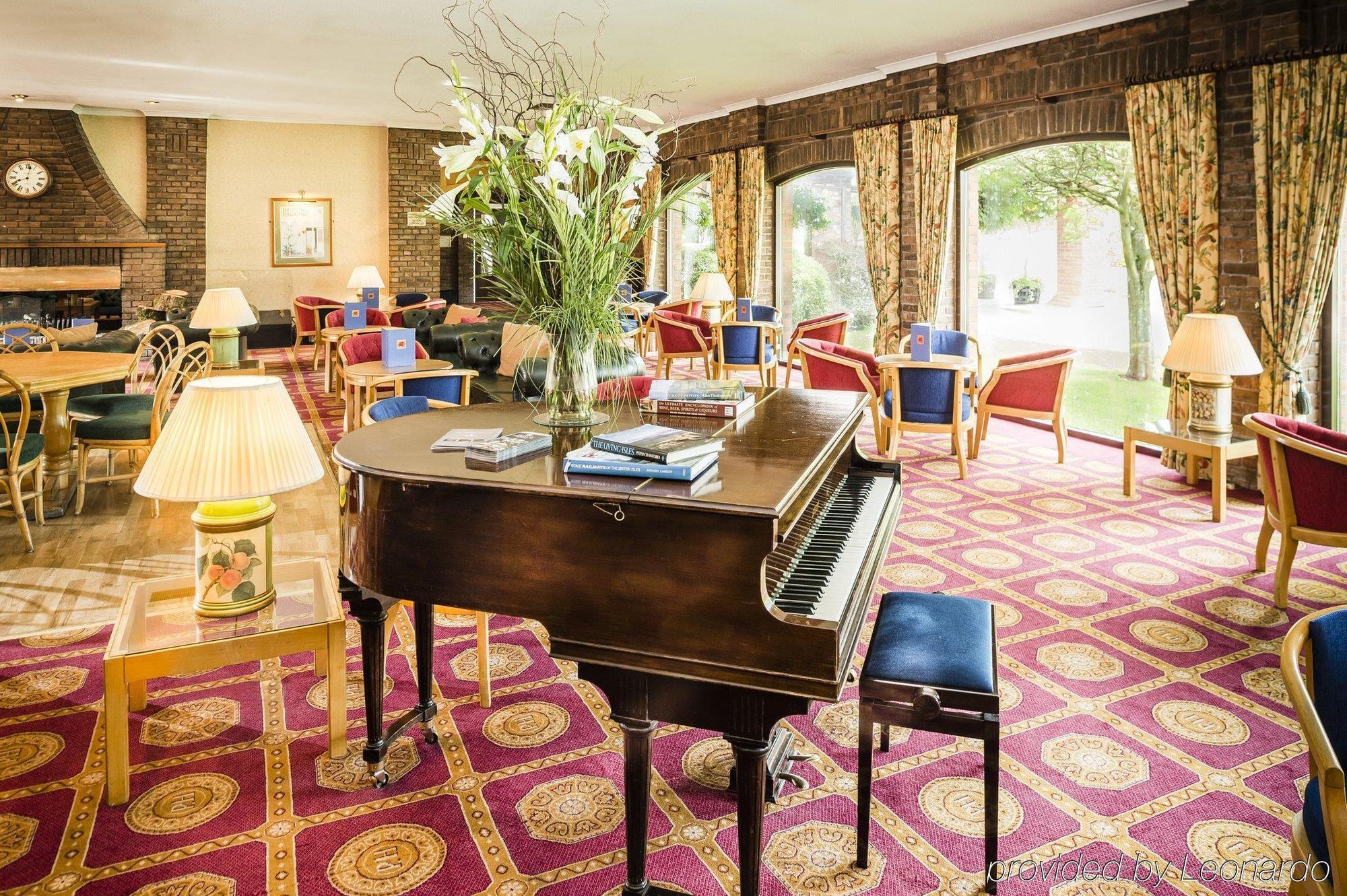 Parkway Hotel & Spa Cwmbran Bagian luar foto