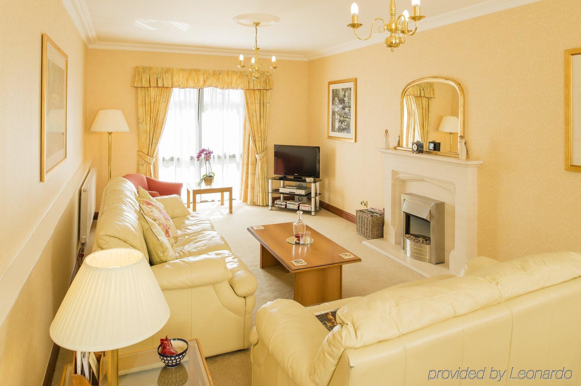 Parkway Hotel & Spa Cwmbran Bagian luar foto