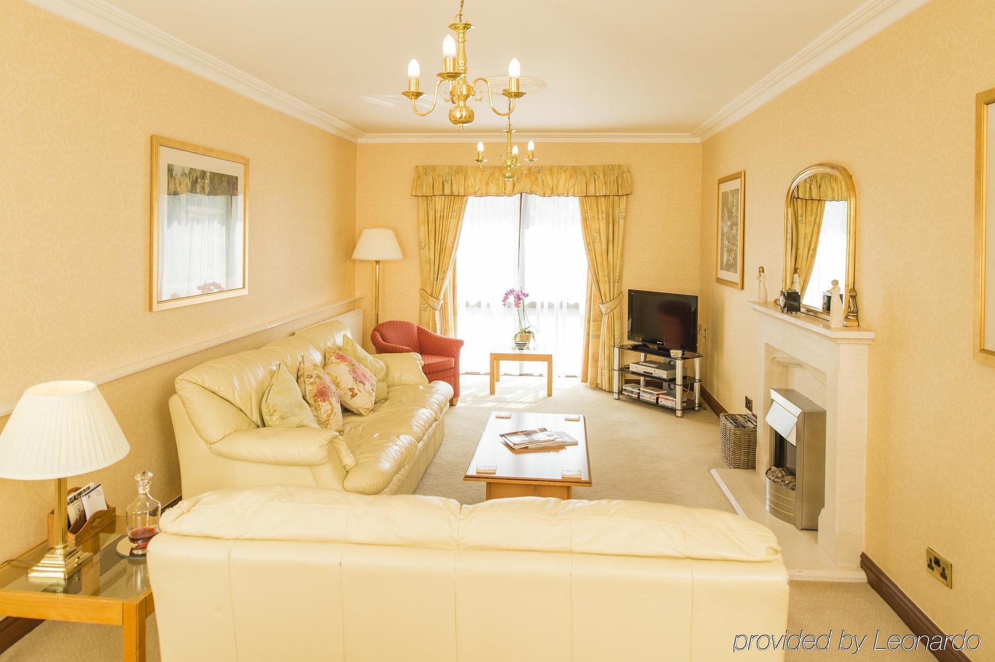Parkway Hotel & Spa Cwmbran Bagian luar foto