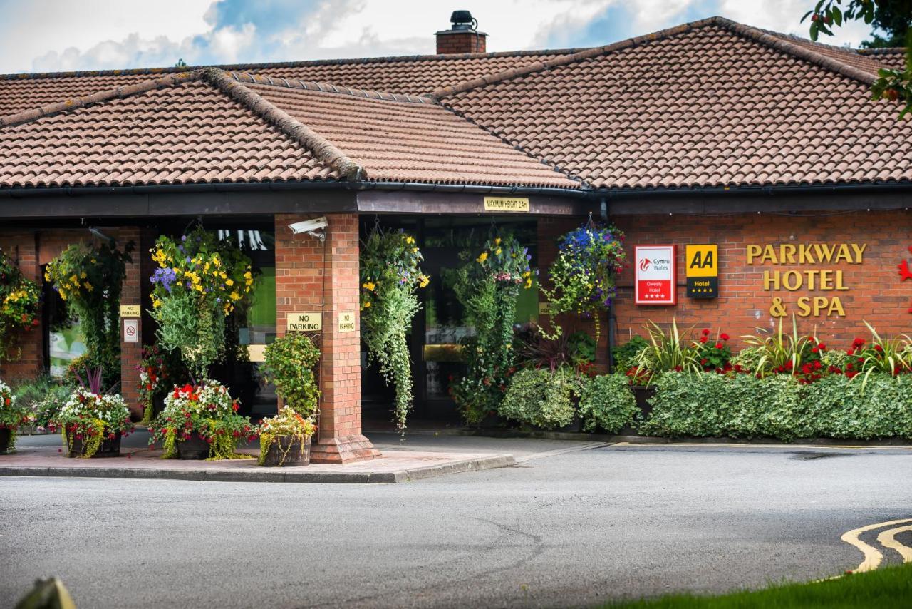 Parkway Hotel & Spa Cwmbran Bagian luar foto