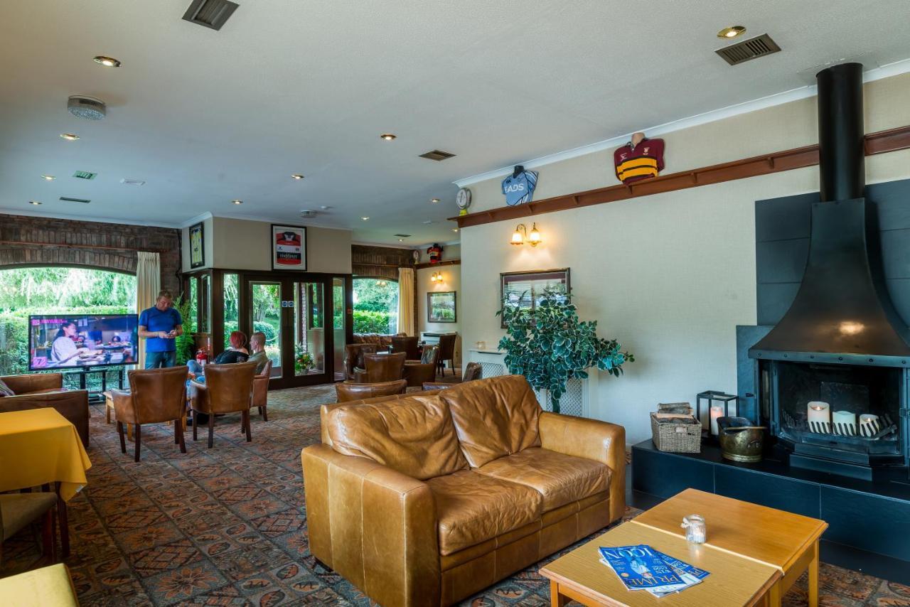Parkway Hotel & Spa Cwmbran Bagian luar foto