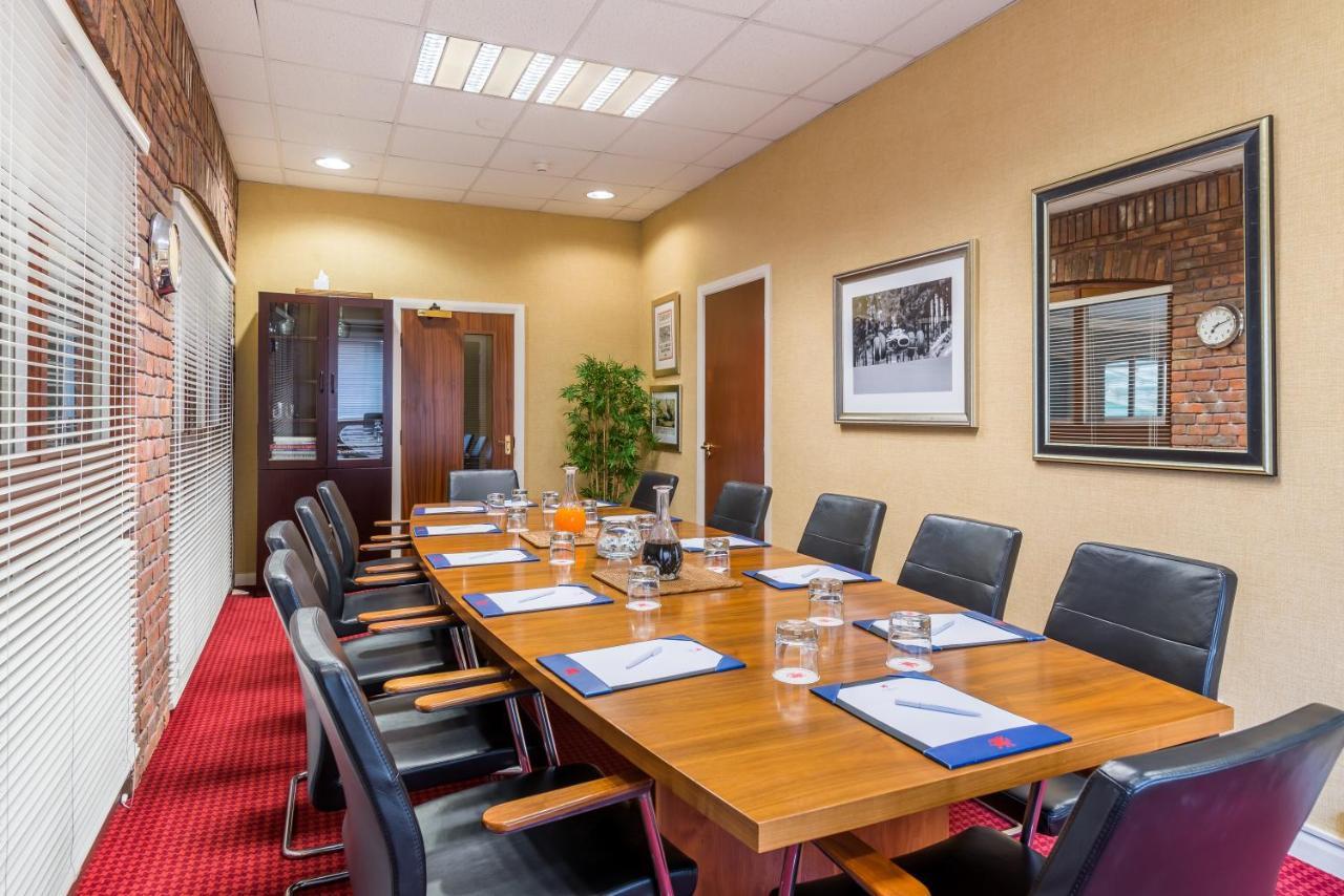 Parkway Hotel & Spa Cwmbran Bagian luar foto