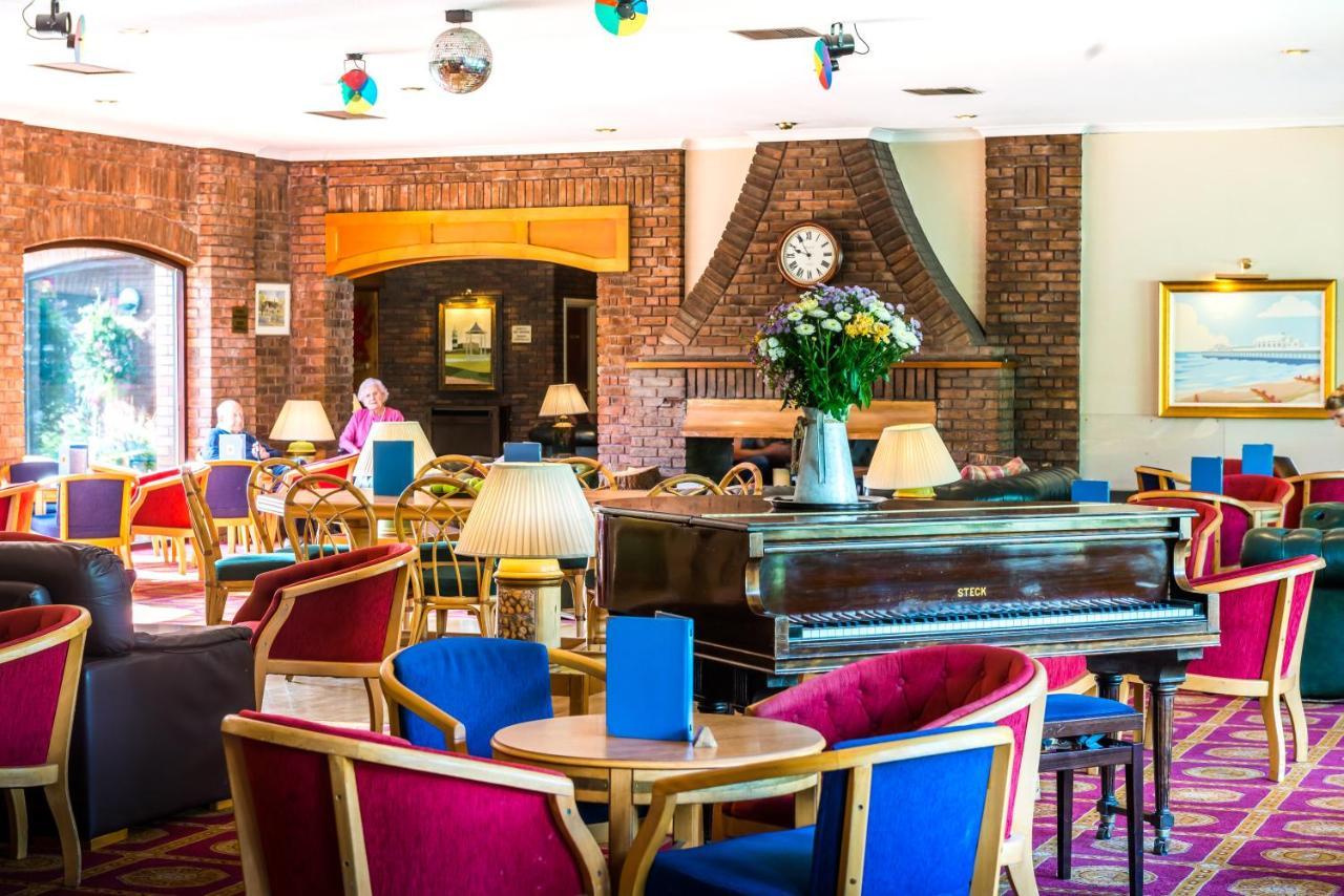 Parkway Hotel & Spa Cwmbran Bagian luar foto