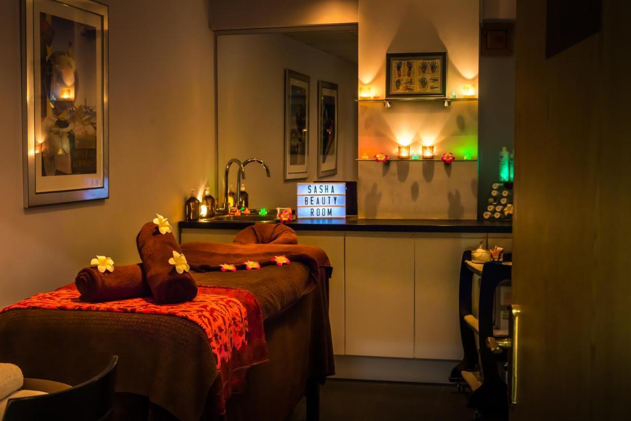 Parkway Hotel & Spa Cwmbran Bagian luar foto