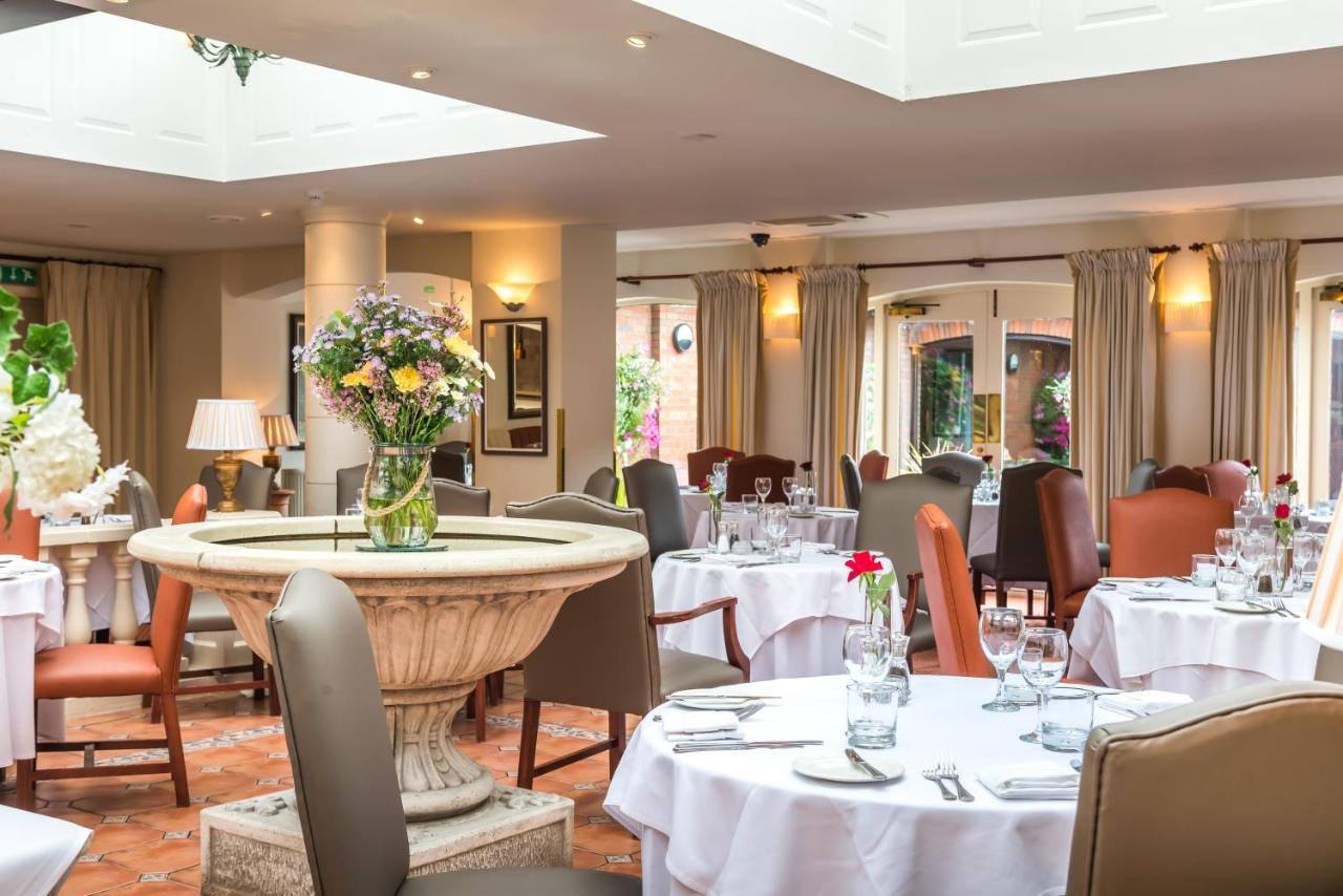 Parkway Hotel & Spa Cwmbran Bagian luar foto