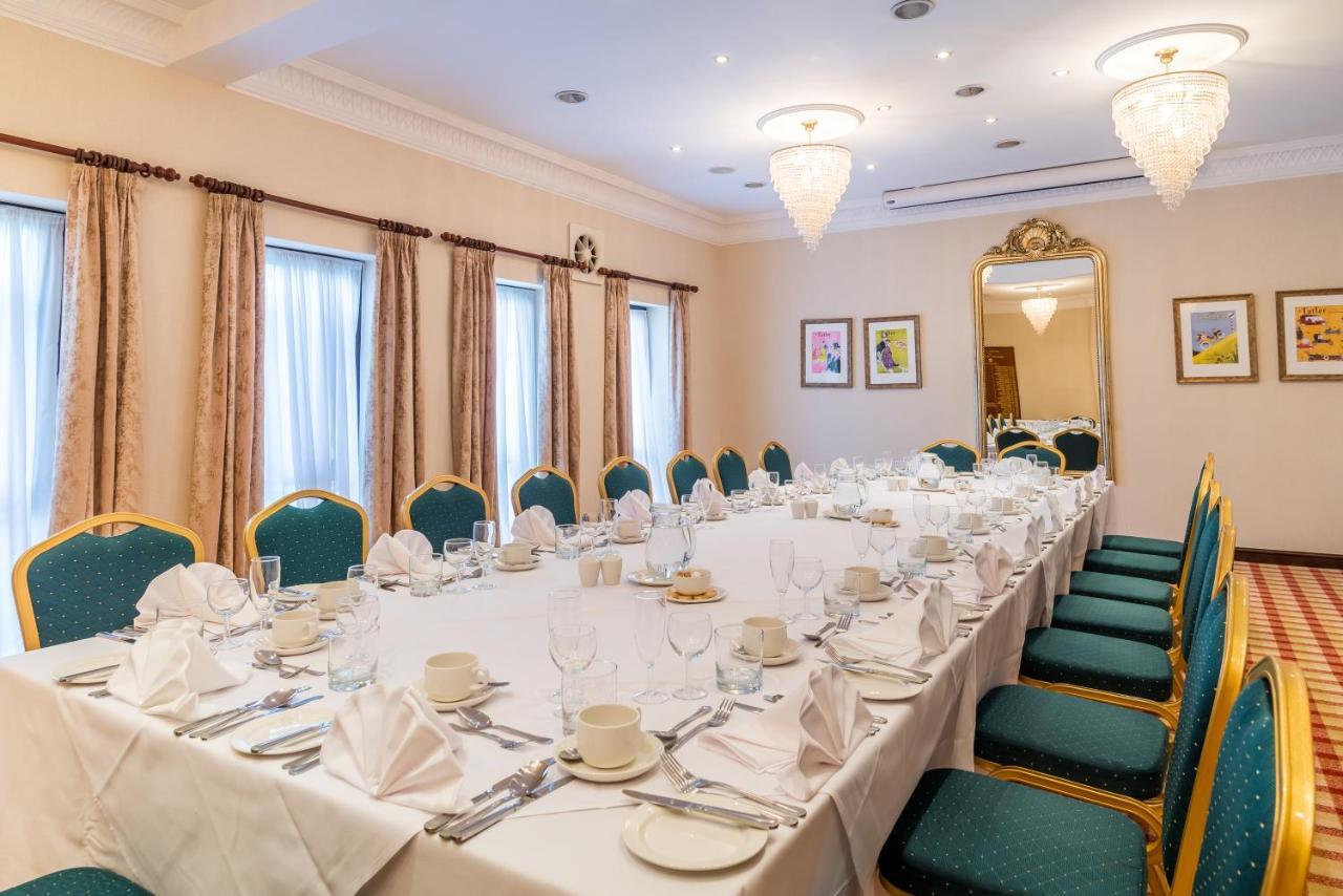 Parkway Hotel & Spa Cwmbran Bagian luar foto