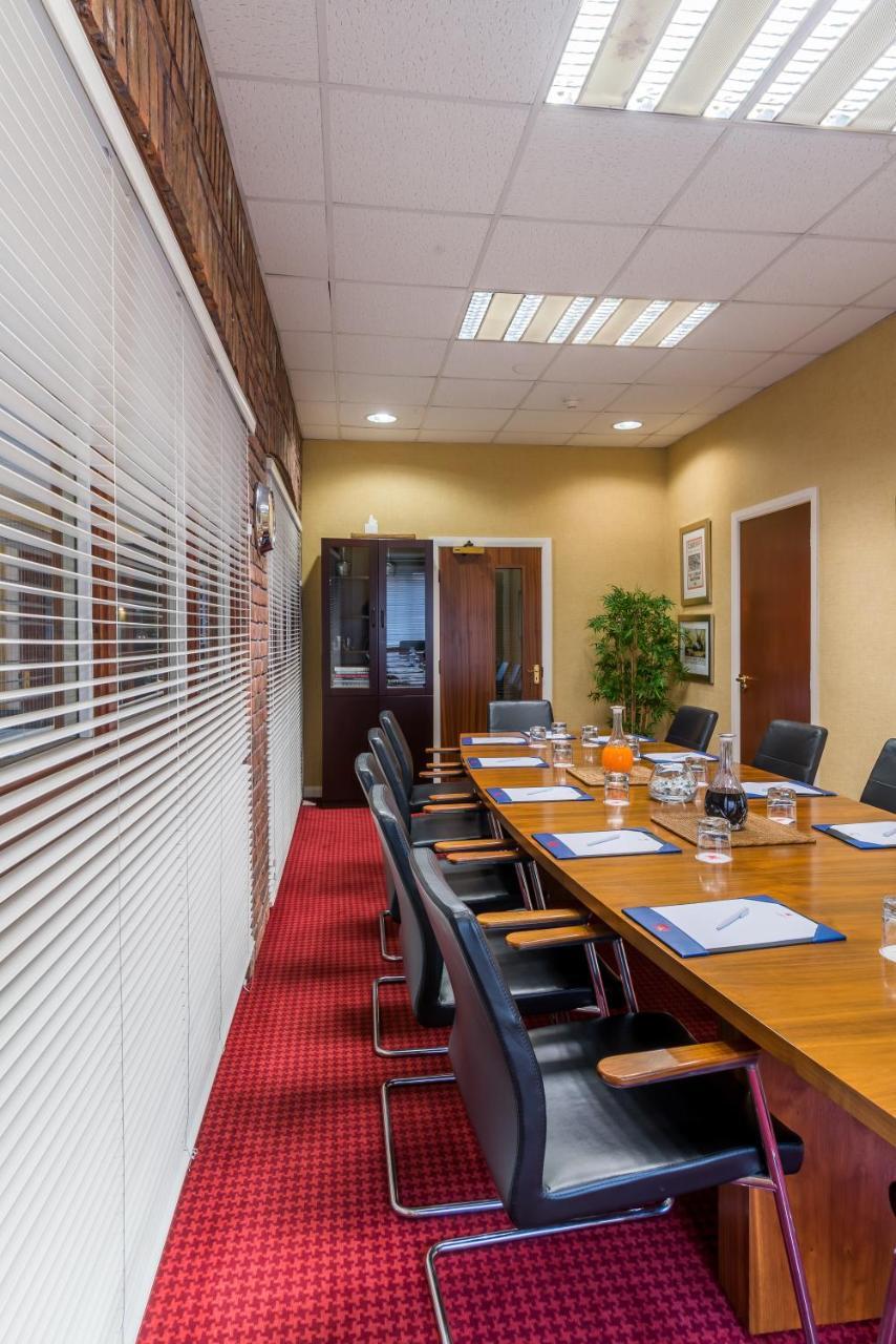 Parkway Hotel & Spa Cwmbran Bagian luar foto